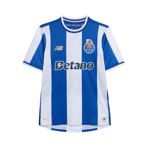 Camisola principal FC Porto 25/26 vista frontal, listas azul e branco e escudo oficial do clube.